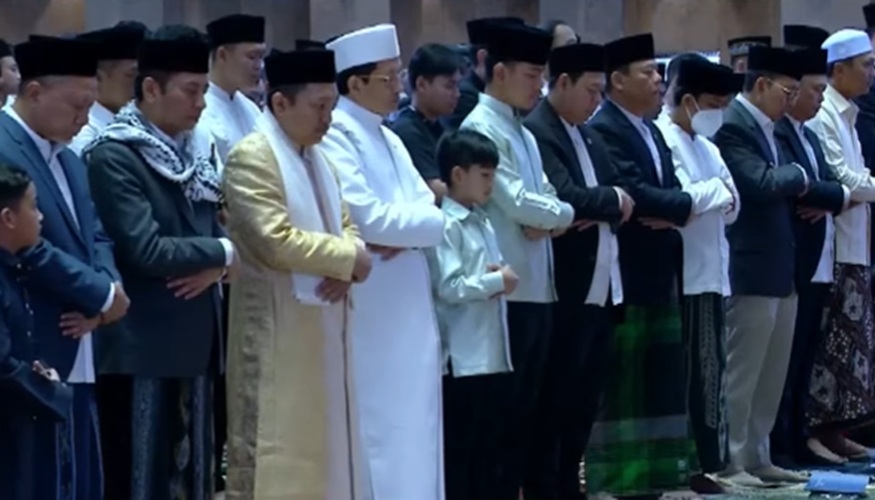 Gibran dan Jan Ethes Salat Iduladha di Masjid Istiqlal, Didampingi Sejumlah Menteri Gibran dan Jan Ethes Salat Iduladha di Masjid Istiqlal, Didampingi Sejumlah Menteri