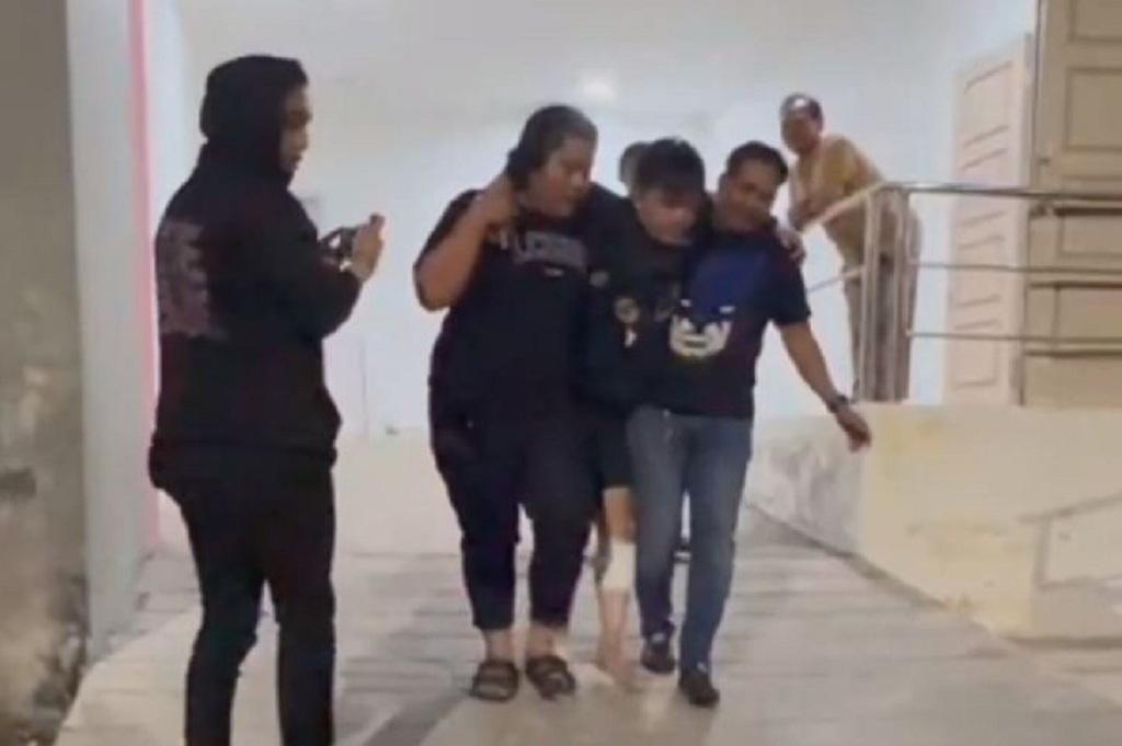 Jambret iPhone WNA Jerman di Kota Lama Surabaya, Kedua Kaki Pemuda Ini Ditembak Jambret iPhone WNA Jerman di Kota Lama Surabaya, Kedua Kaki Pemuda Ini Ditembak