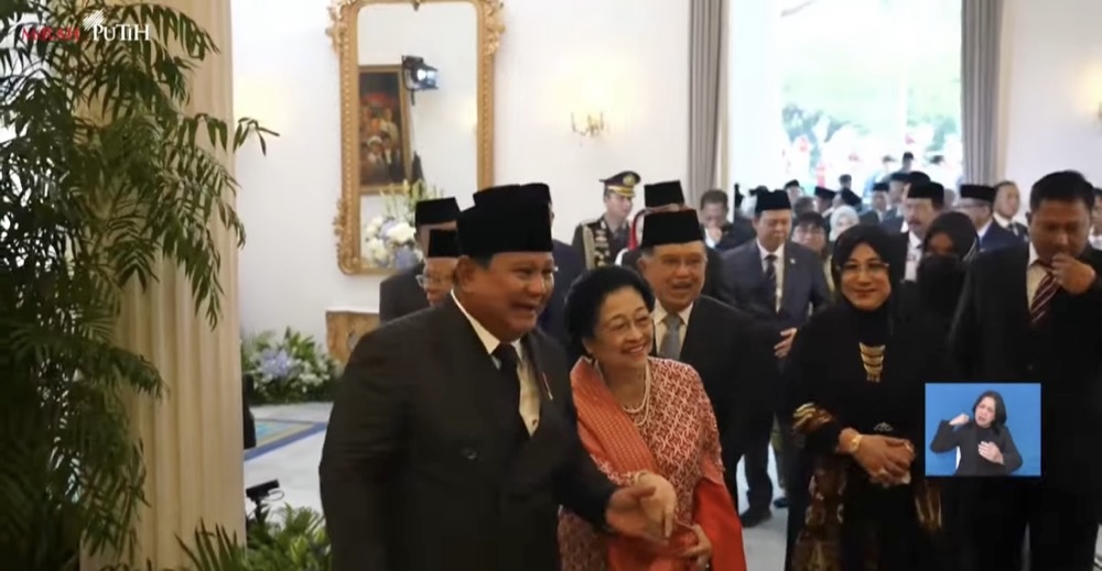 Momen Akrab Prabowo Gandeng Tangan Megawati hingga Tertawa Bersama Momen Akrab Prabowo Gandeng Tangan Megawati hingga Tertawa Bersama