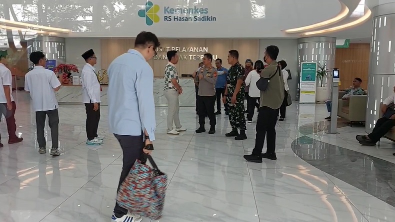 RSHS Bandung Bentuk Tim Khusus Tangani Korban Penyekapan Sadis 3 Tahun oleh Pacar RSHS Bandung Bentuk Tim Khusus Tangani Korban Penyekapan Sadis 3 Tahun oleh Pacar