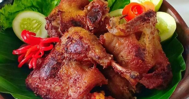 Makan Siang Dengan Bebek Madura Daging Empuk Dan Lezat Pakai Resep Asli