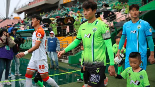 Korea Selatan Izinkan Suporter Datang Ke Stadion