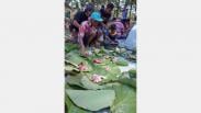 Warga Jateng Gunakan Daun Jati Gantikan Plastik untuk Bungkus Daging Kurban