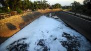 Sungai Cipamokolan Tercemar Limbah, Air Berwarna Hitam dan Bau