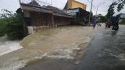 Kali Meluap, Jalan Benjeng Gresik Terendam Banjir