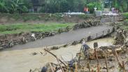 Jembatan Desa Anggaswangi Grobogan Roboh Diterjang Arus Deras Sungai