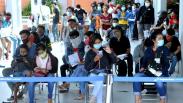 Antrean Rapid Test Antigen di Bandara Ngurah Rai Bali