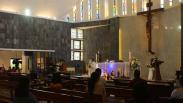 Jemaat Gereja Santa Theresia Semarang Ikuti Misa Natal dengan Protokol Kesehatan Ketat 