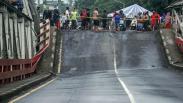 Penampakan dari Udara Jembatan Perbatasan Pekalongan-Pemalang Amblas 2 Meter