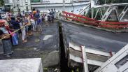 Penampakan dari Udara Jembatan Perbatasan Pekalongan-Pemalang Amblas 2 Meter