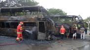 2 Bus Hangus Terbakar di Terminal Batoh Banda Aceh