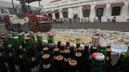 Polrestabes Surabaya Musnahkan Ribuan Botol Miras Hasil Operasi Pekat Semeru