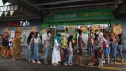 Giant Supermarket Diserbu Warga Sempu Jelang Tutup Total