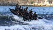Pasukan Elite Indonesia dan AS Terjang Ombak Besar dengan Perahu Karet