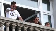 Momen Lionel Messi dan Keluarga Menyapa Suporter PSG