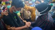 Anak Korban Longsor Padang Pariaman Menangis di Depan Menteri Risma