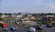 BBM Langka, Kendaraan Antre Panjang di SPBU Kota Medan