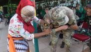 Tentara AS Takjub Disuguhi Ragam Kesenian Indonesia hingga Aksi Prajurit Raider