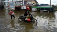 Kementerian PUPR Bangun Geobag untuk Penanganan Banjir Sintang Jangka Pendek