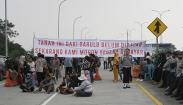 Tanah Belum Dibayar, Warga Blokade Tol Cimanggis-Cibitung