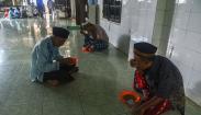 Bagi-Bagi Bubur Asyura Memperingati 10 Muharam 1444 H di Palembang