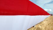 Kawasan Wisata Pantai Aceh Dipasang Bendera Merah Putih Sepanjang 100 Meter