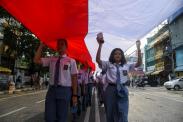 Ratusan Pelajar hingga Prajurit TNI Bentangkan Bendera Merah Putih Sepanjang 150 Meter di Medan