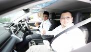 Momen HT Disopiri TGB Zainul Majdi Naik Mobil Listrik