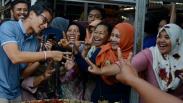 Berkunjung ke Pasar Wonodri Semarang, Sandiaga Diserbu Emak-Emak