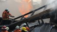 Pabrik Pengolahan Kayu di Surabaya Ludes Terbakar