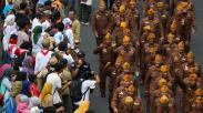 Barisan Panser Anoa Meriahkan Parade Surabaya Juang