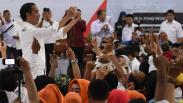Aksi Jokowi Nge-vlog Bareng Warga Makassar