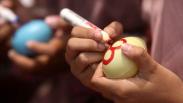 Mahasiswi UM Surabaya Buat Media Belajar Matematika dari Limbah Plastik