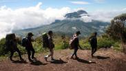 Menikmati Keindahan Alam dari Puncak Gunung Merbabu