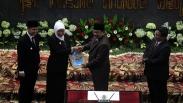 Soekarwo Serahkan Jabatan Gubernur Jatim ke Khofifah Indar Parawansa