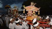 Umat Hindu Bali Gelar Ritual Melasti di Pura Besakih