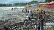 Tercemar, Pantai Muaro Lasak Padang Dipenuhi Sampah