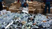 Kejari Tanjung Perak Surabaya Musnahkan 50.664 Botol Miras Ilegal