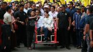 Kampanye Akbar di Mamuju, Jokowi dan Iriana Naik Becak