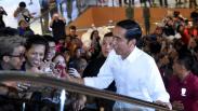 Jokowi Makan Siang di Mal Grand Indonesia, Pengunjung Berebut Selfie