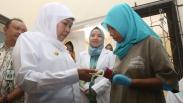 Khofifah Kunjungi Perempuan Pengidap Gangguan Jiwa Pemakan Jari Sendiri