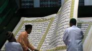 Tadarus Alquran Berukuran Raksasa di Masjid Baiturrahman Banyuwangi