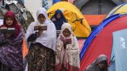 Iktikaf 10 Hari Terakhir Ramadan, Warga Dirikan Tenda di Masjid Habiburahman
