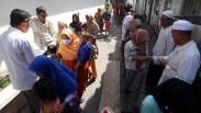 Pengusaha Tekstil Bagikan Zakat Mal kepada 2.000 Warga Surabaya