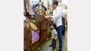 Presiden Jokowi dan Keluarga Borong Batik di Pasar Beringharjo Yogyakarta