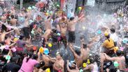 Tradisi Perang Air untuk Membersihkan Diri Lahir dan Batin Warga Bali