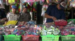 Polisi Sita Puluhan Petasan dari Pusat Bisnis Mainan Pasar Gembrong