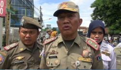 Kembalikan Fungsi Trotoar, Satpol PP Jatinegara Tertibkan PKL