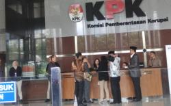 Turun dari Mobil, MKD DPR Bergegas Memasuki Gedung KPK