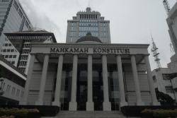 MK  Bolehkan Karyawan Nikahi Teman   Satu Kantor